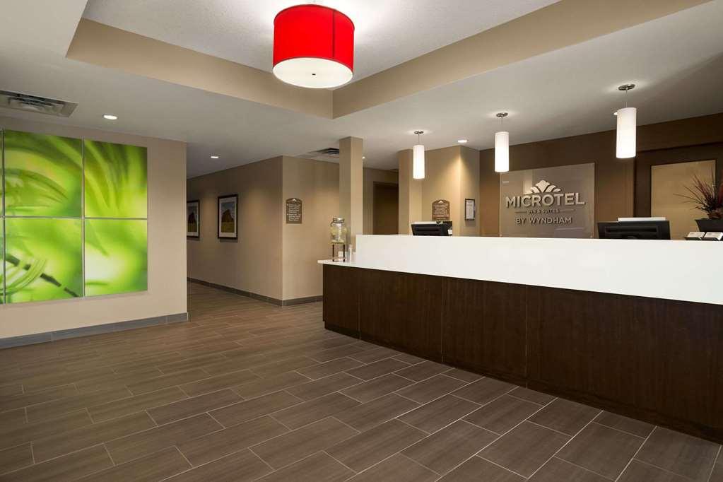 Microtel Inn And Suites By Wyndham Weyburn Interior foto