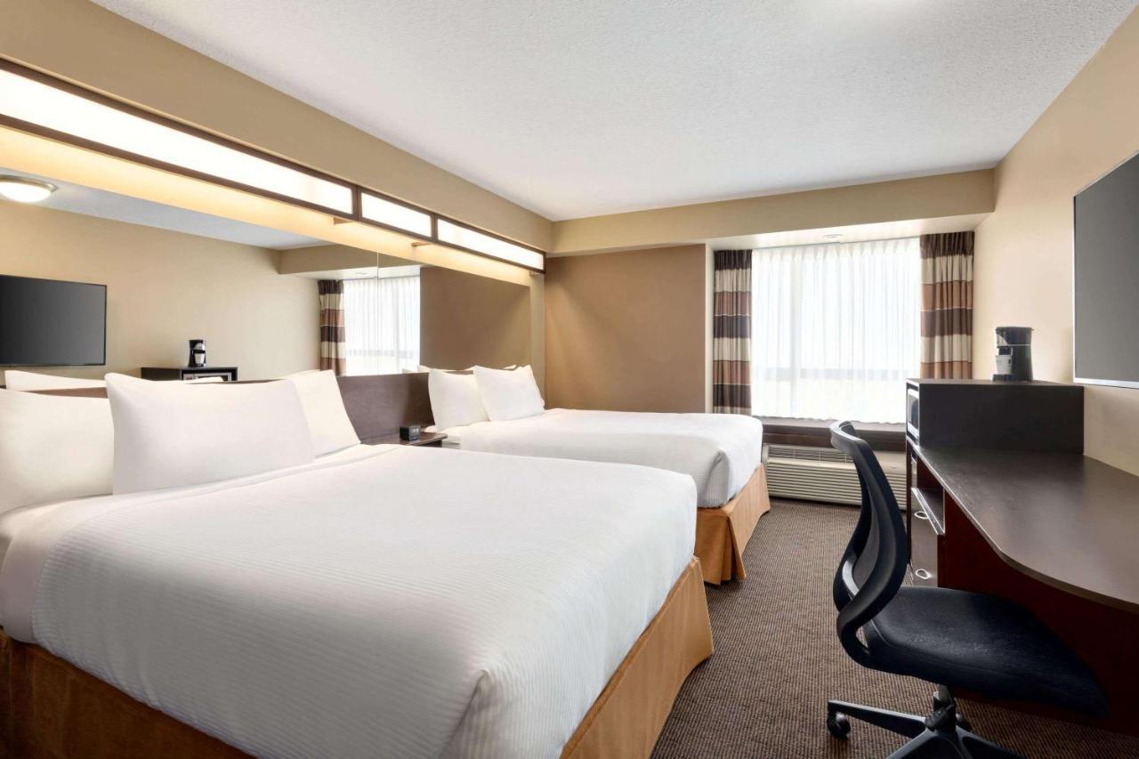 Microtel Inn And Suites By Wyndham Weyburn Exterior foto