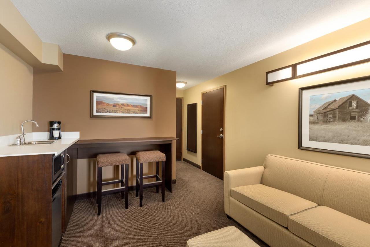 Microtel Inn And Suites By Wyndham Weyburn Exterior foto