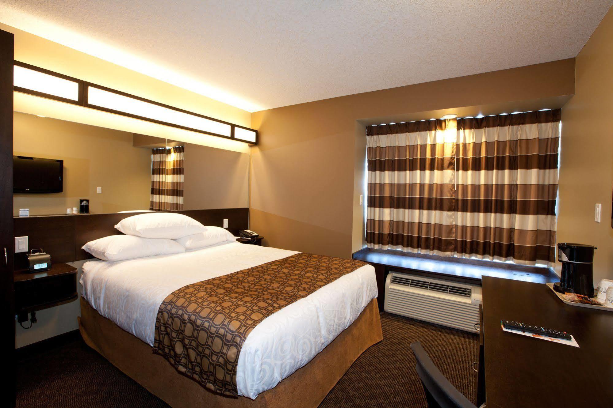 Microtel Inn And Suites By Wyndham Weyburn Exterior foto