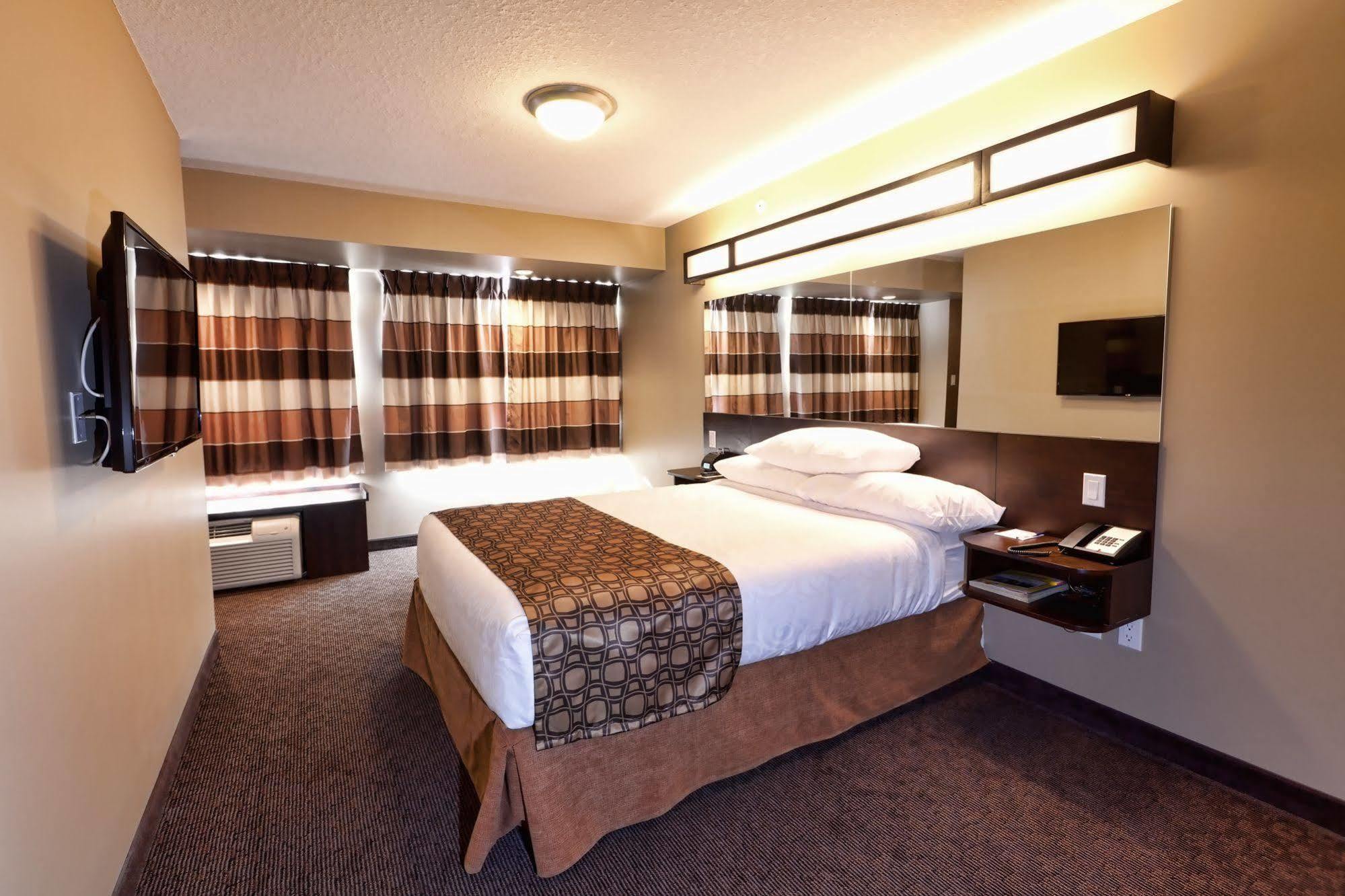 Microtel Inn And Suites By Wyndham Weyburn Exterior foto