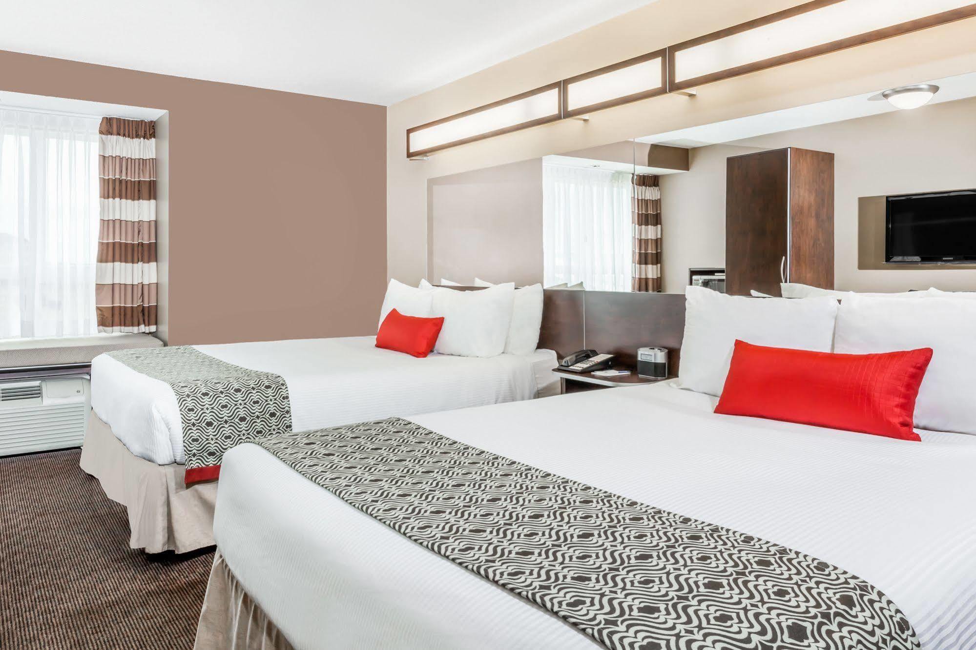 Microtel Inn And Suites By Wyndham Weyburn Exterior foto